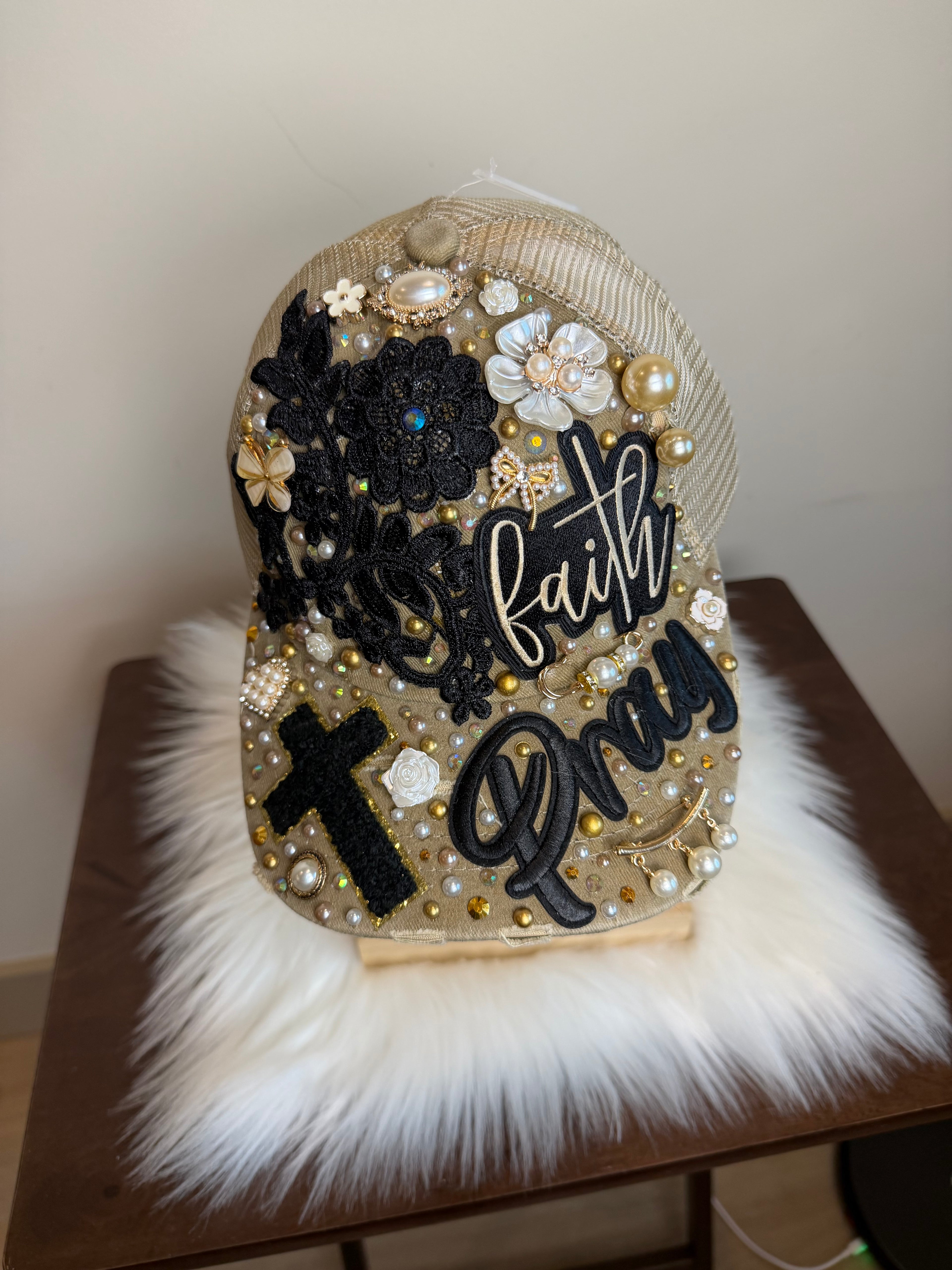 TAN/BLACK FLOWER/PEARLS BASEBALL CAP